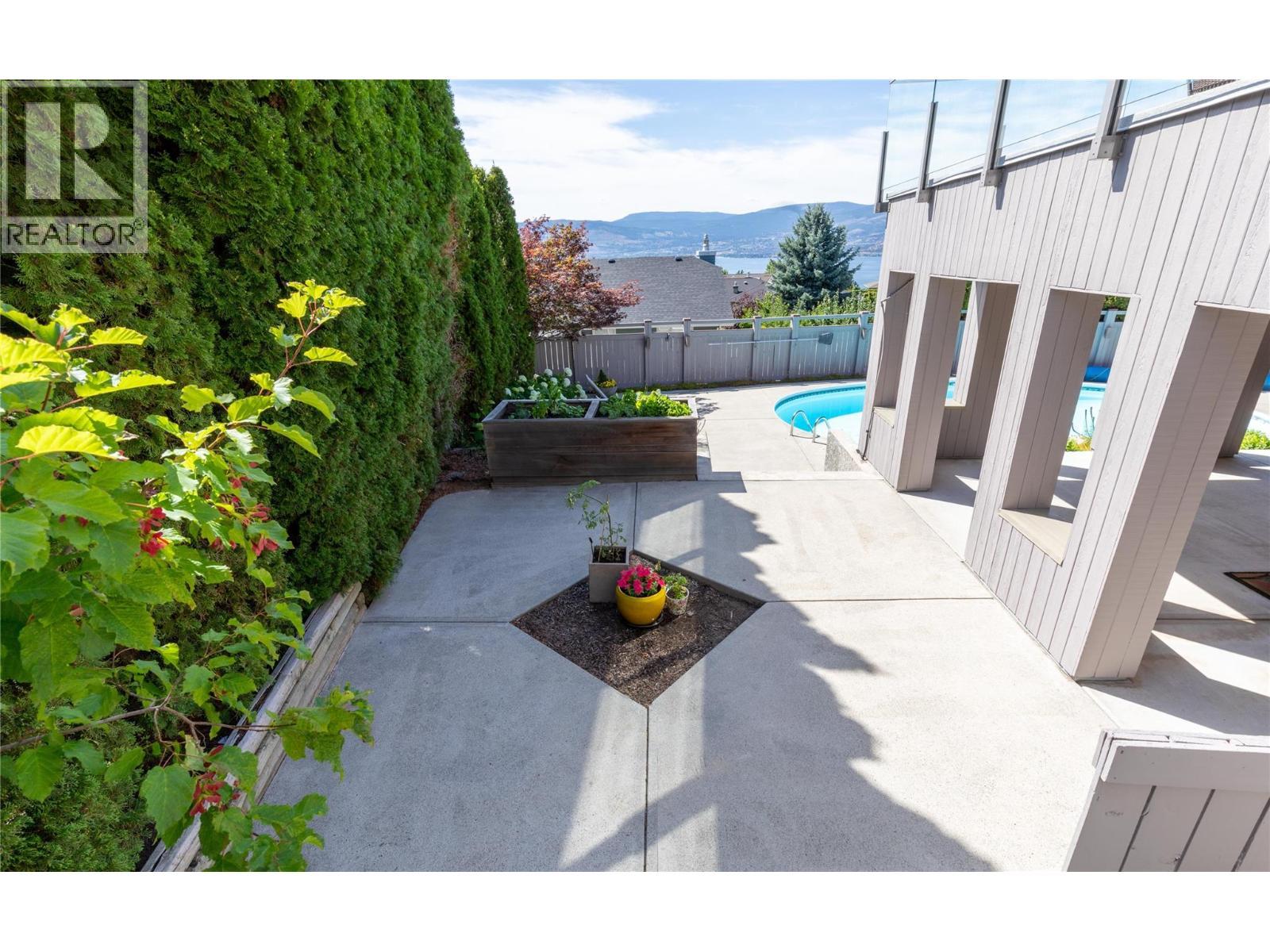 344 Raven Drive, Kelowna, BC - Outdoor With In Ground Pool