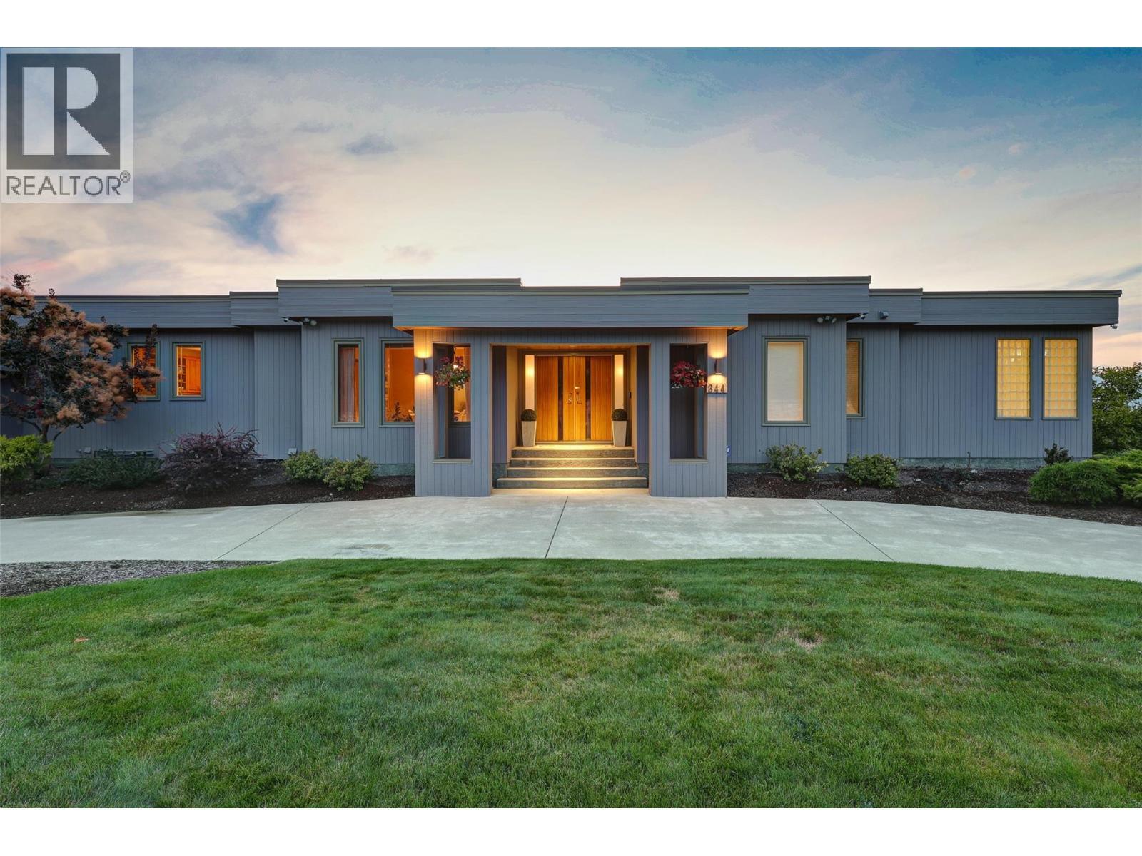 344 Raven Drive, Kelowna, BC - Outdoor With Facade