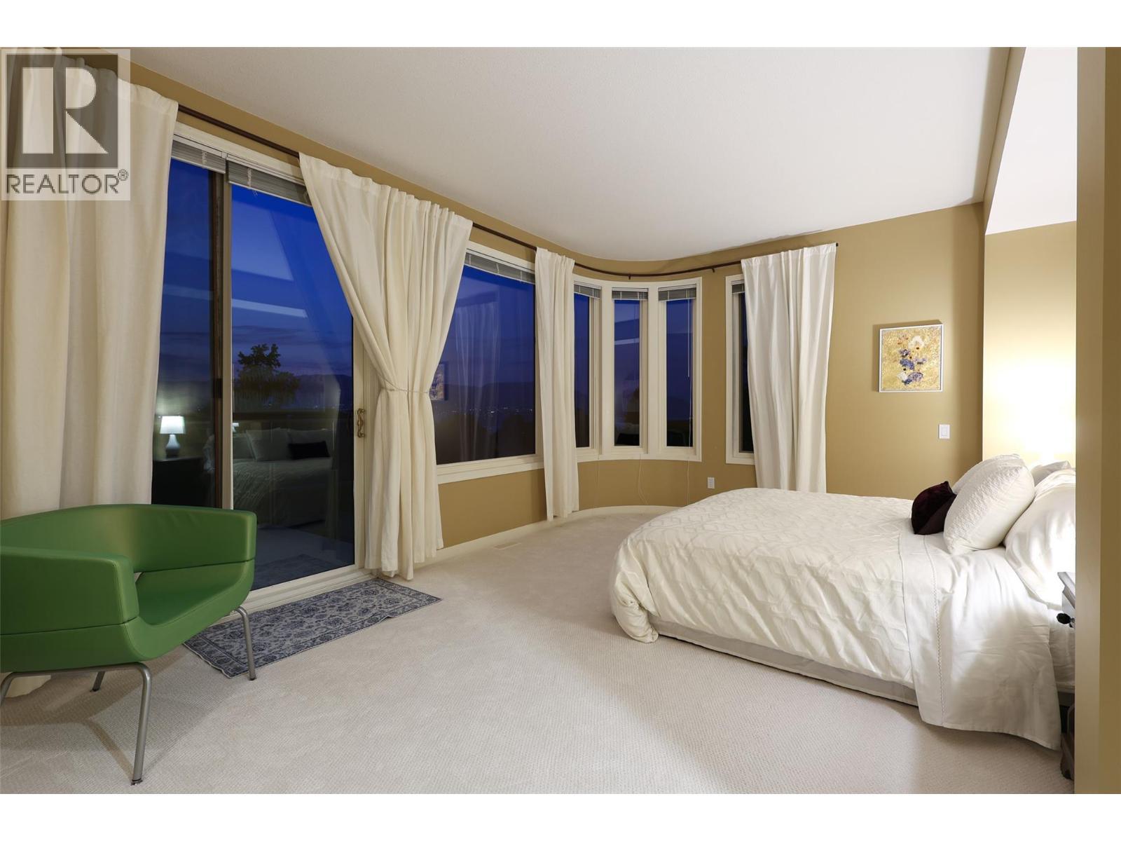 344 Raven Drive, Kelowna, BC - Indoor Photo Showing Bedroom