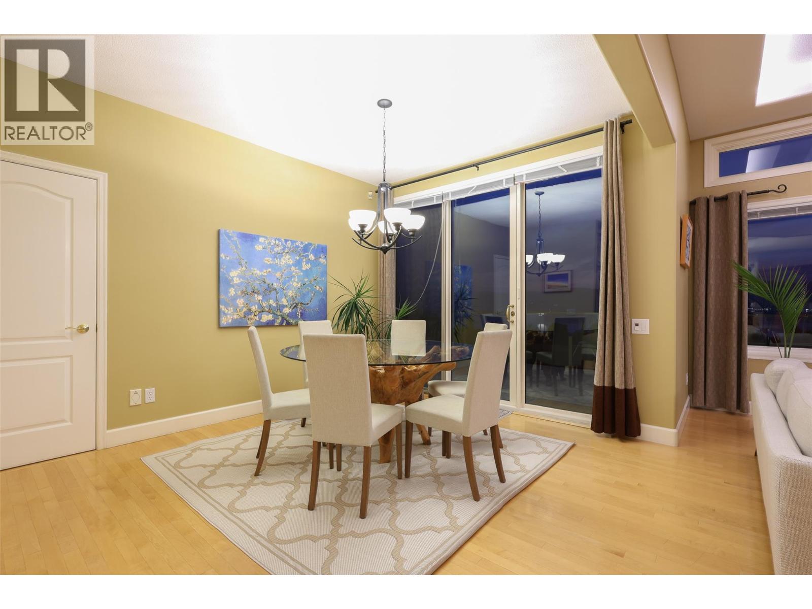 344 Raven Drive, Kelowna, BC - Indoor Photo Showing Dining Room