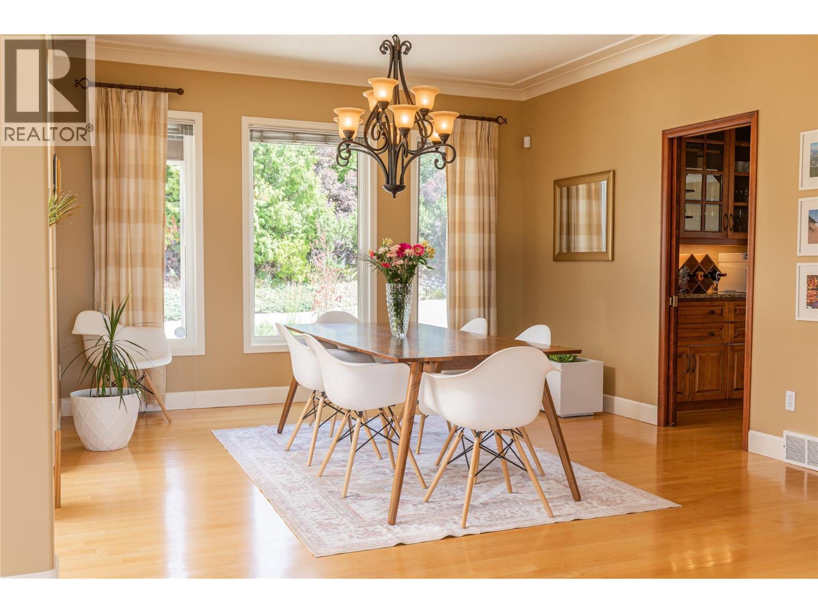 344 Raven Drive, Kelowna, BC - Indoor Photo Showing Dining Room