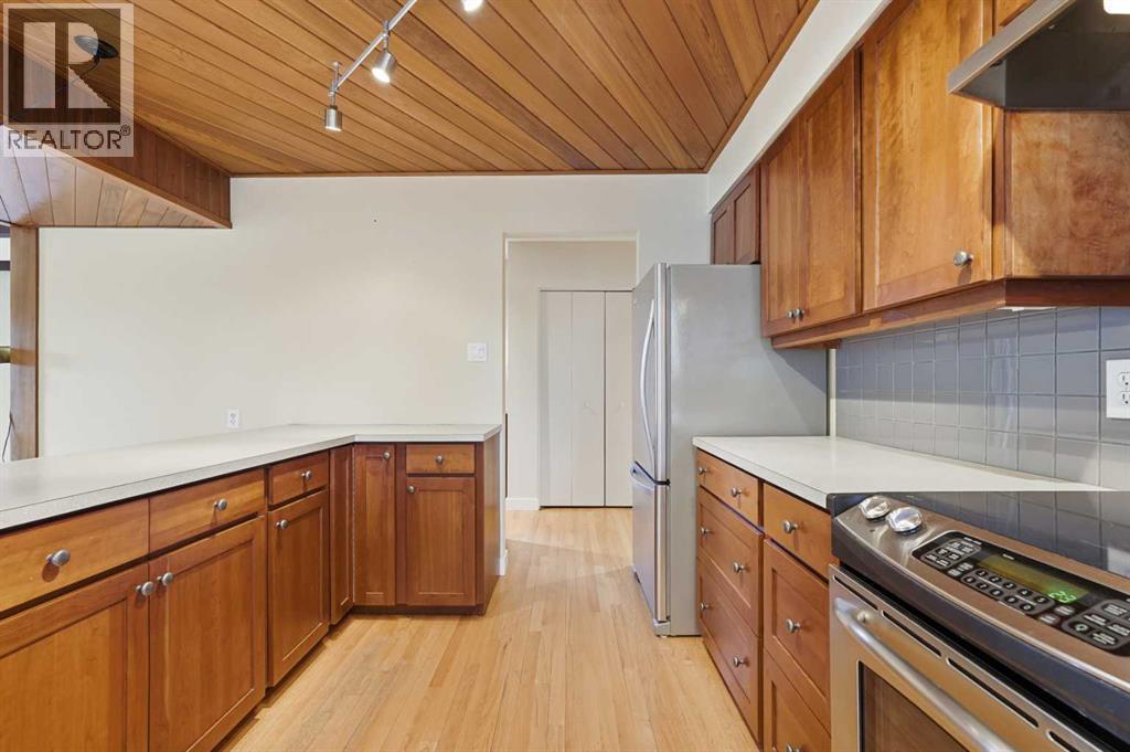 327 Willow Ridge Place Se, Calgary, AB - Indoor Photo Showing Kitchen