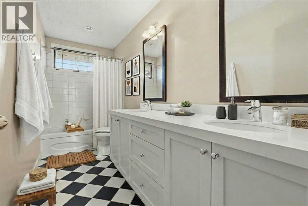 327 Willow Ridge Place Se, Calgary, AB - Indoor Photo Showing Bathroom