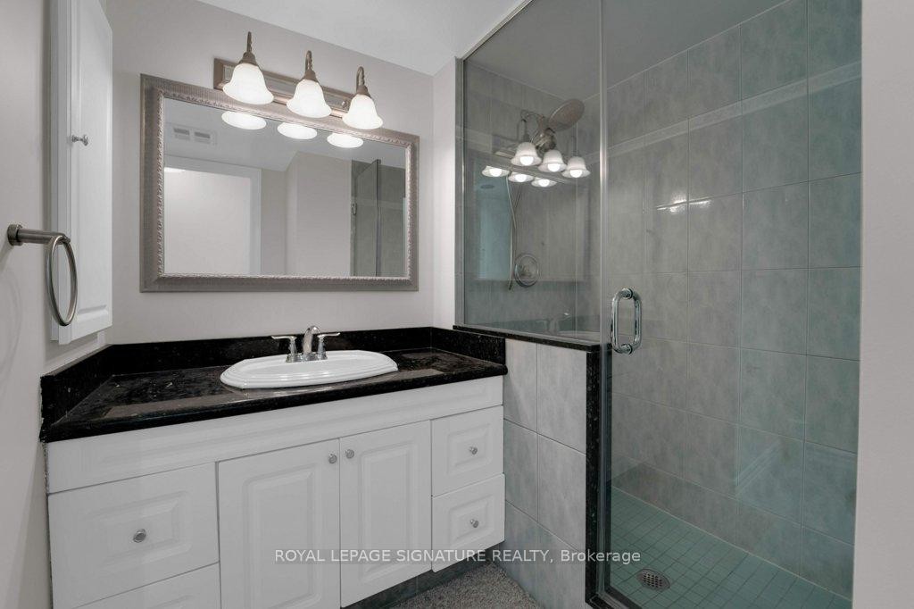 1404-22 Clarissa Drive, Richmond Hill, ON - Indoor Photo Showing Bathroom