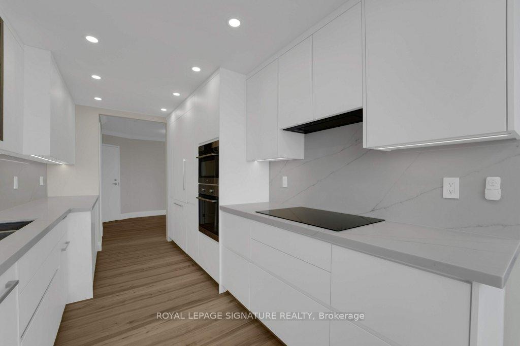1404-22 Clarissa Drive, Richmond Hill, ON - Indoor Photo Showing Kitchen With Upgraded Kitchen