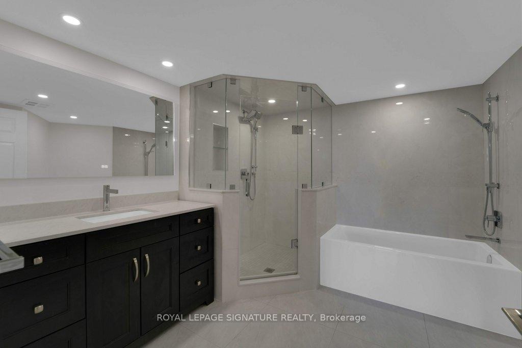 1404-22 Clarissa Drive, Richmond Hill, ON - Indoor Photo Showing Bathroom