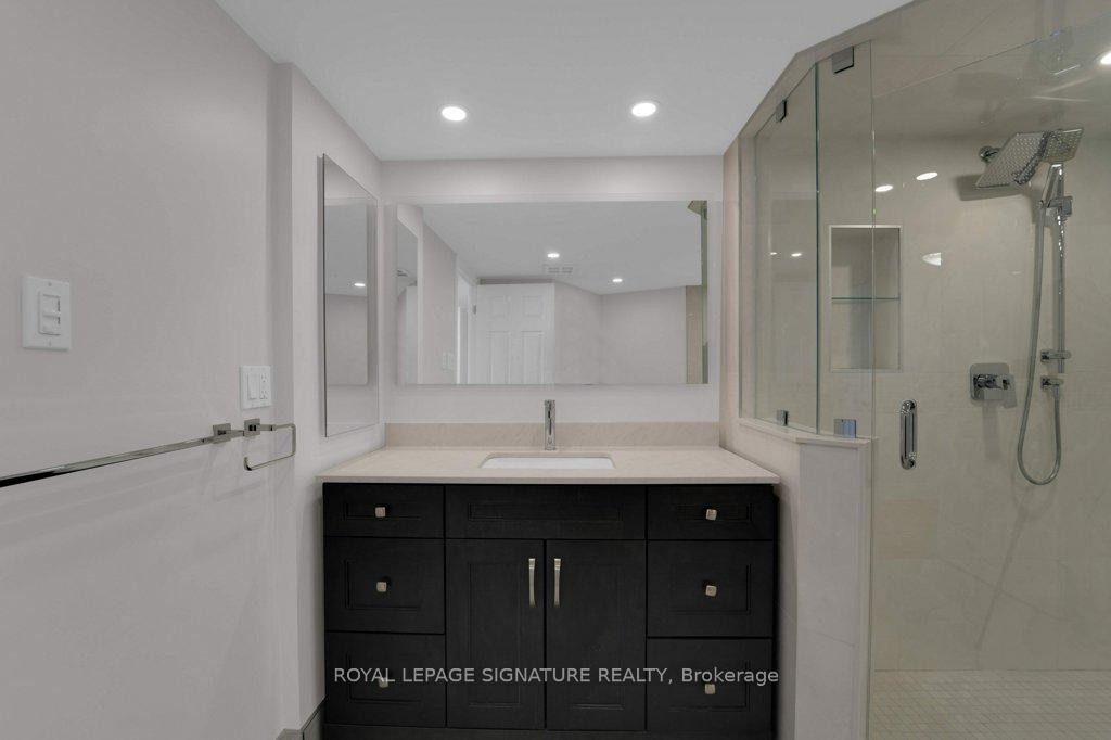1404-22 Clarissa Drive, Richmond Hill, ON - Indoor Photo Showing Bathroom