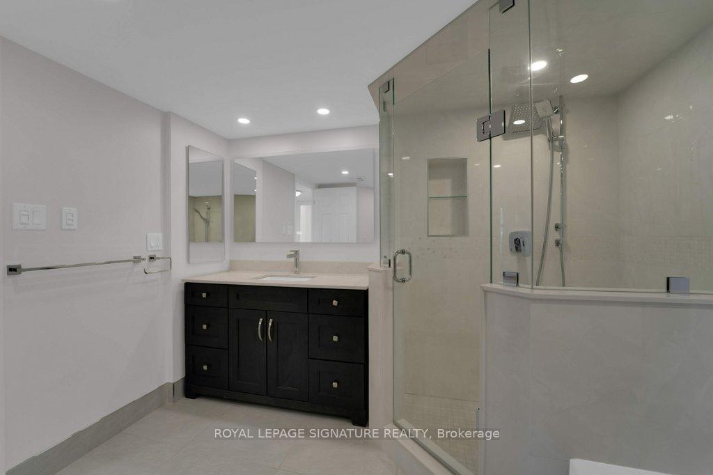 1404-22 Clarissa Drive, Richmond Hill, ON - Indoor Photo Showing Bathroom