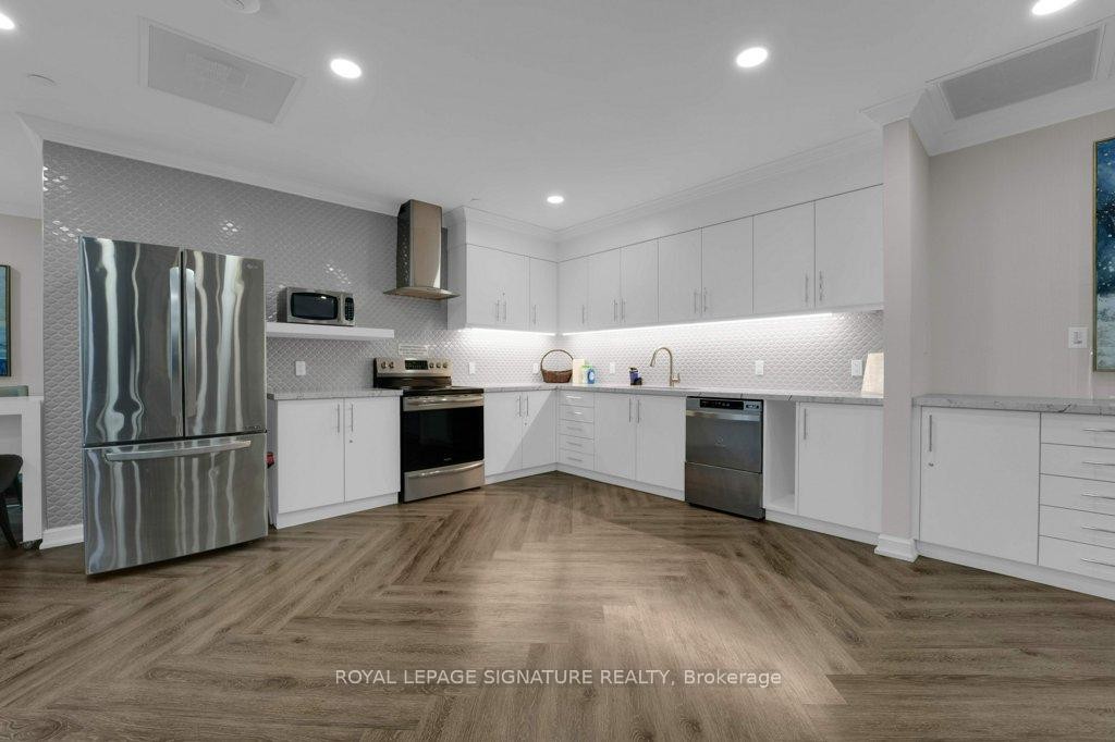 1404-22 Clarissa Drive, Richmond Hill, ON - Indoor Photo Showing Kitchen With Upgraded Kitchen