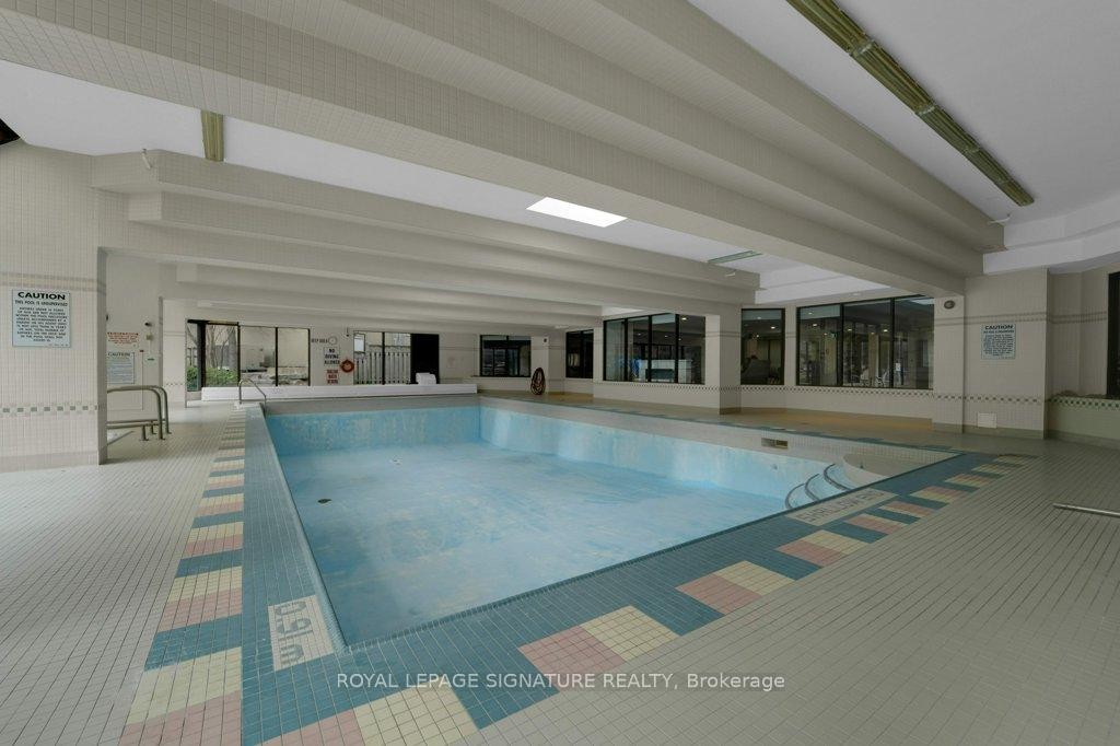 1404-22 Clarissa Drive, Richmond Hill, ON - Indoor Photo Showing Other Room With In Ground Pool
