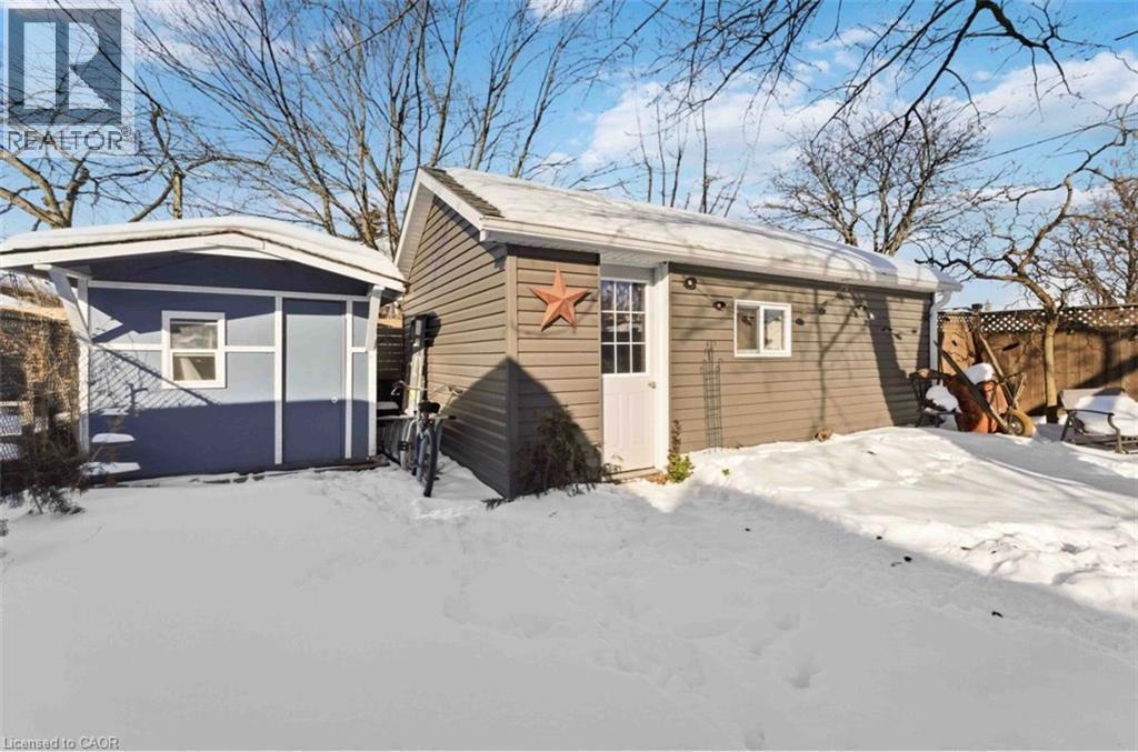 Heated TV/Gamesroom - 182 East 33Rd Street, Hamilton, ON - Outdoor