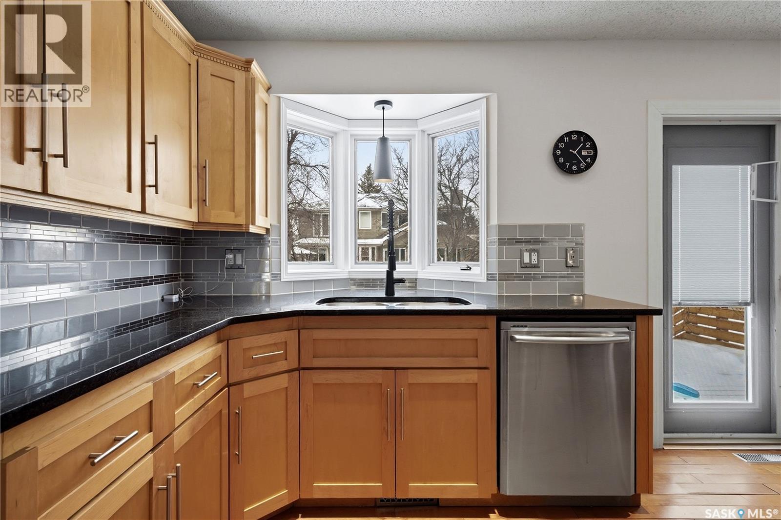 290 Rogers Road, Regina, SK - Indoor Photo Showing Kitchen