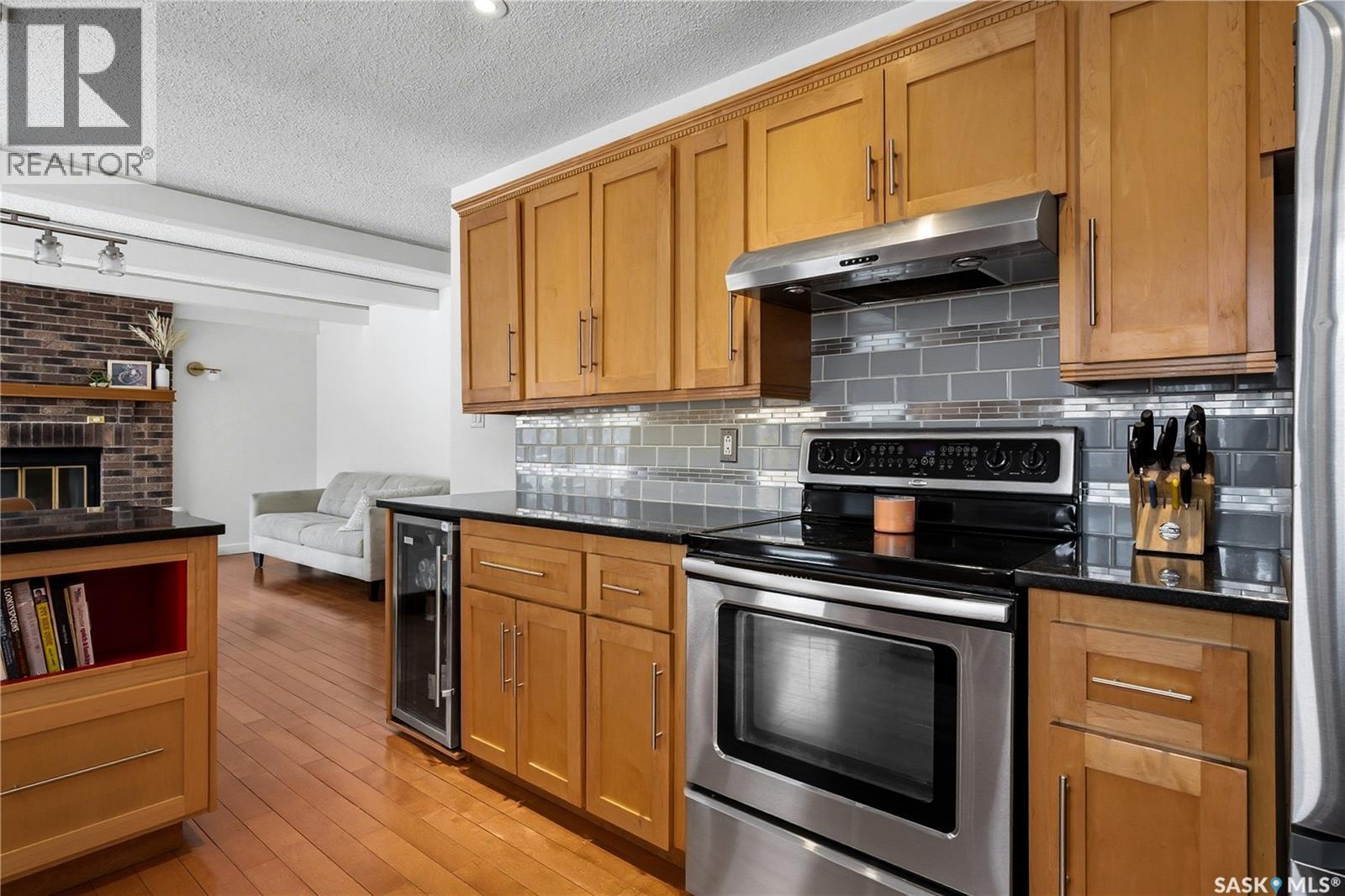 290 Rogers Road, Regina, SK - Indoor Photo Showing Kitchen