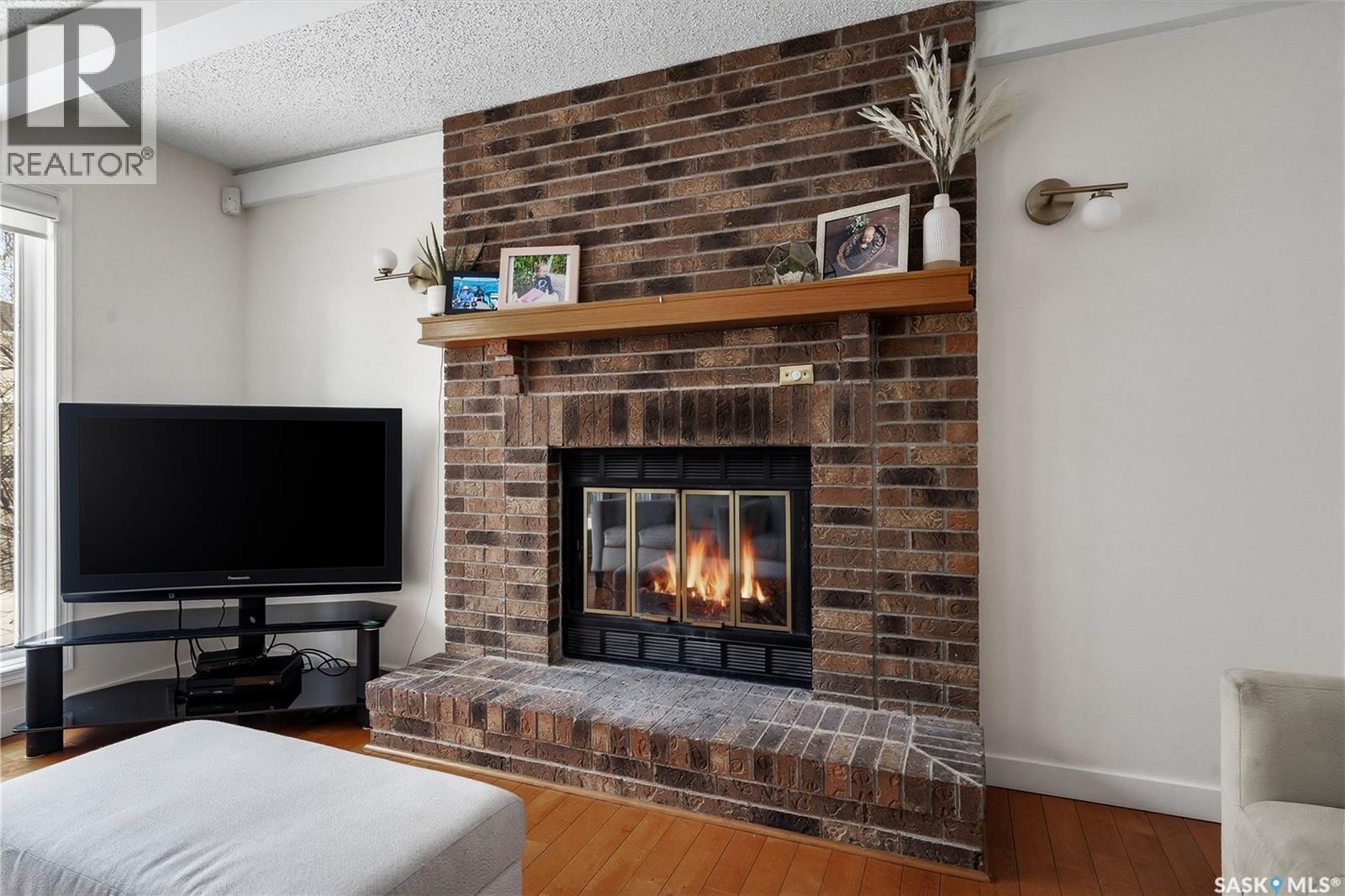 290 Rogers Road, Regina, SK - Indoor Photo Showing Living Room With Fireplace