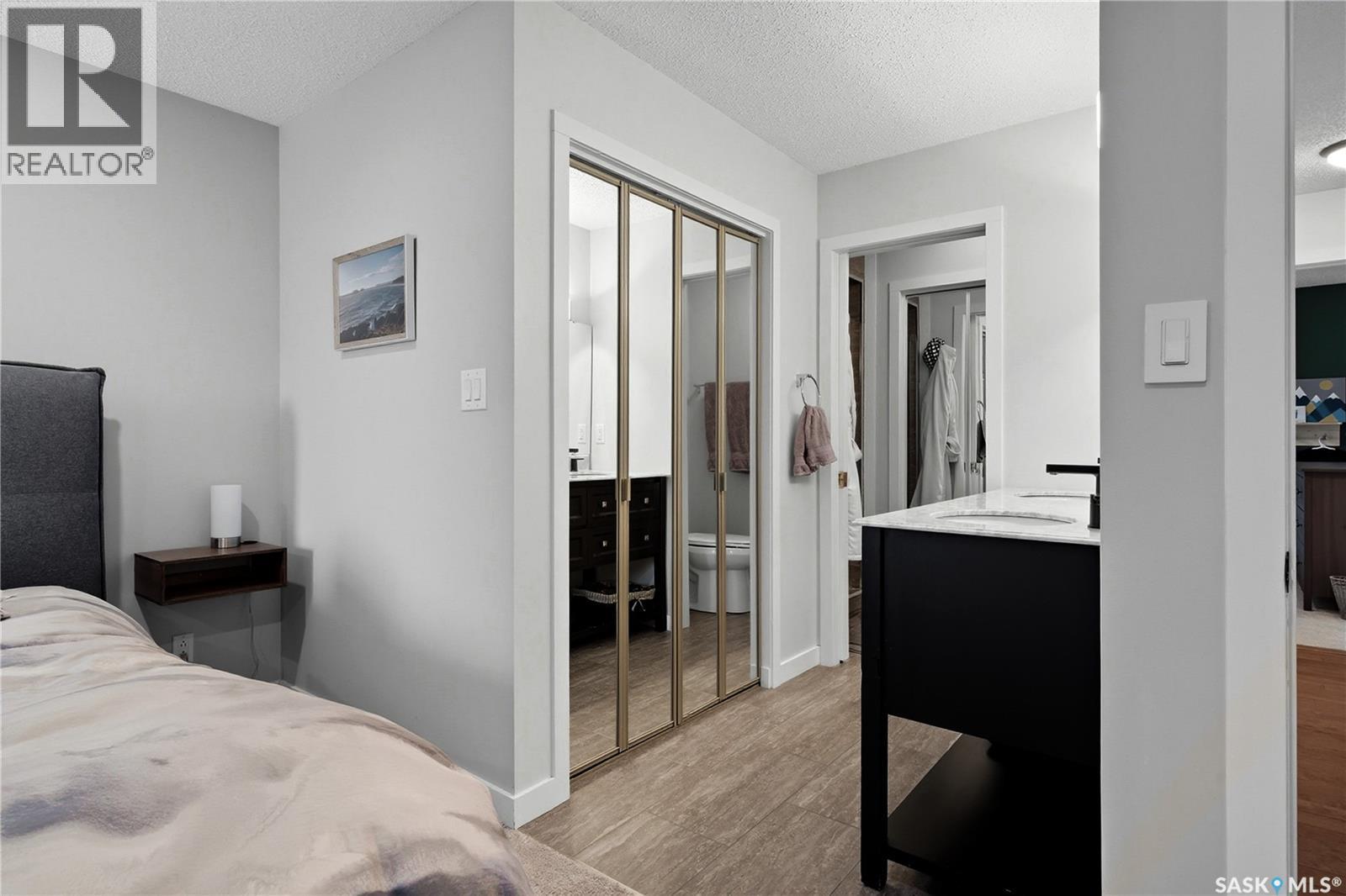 290 Rogers Road, Regina, SK - Indoor Photo Showing Bedroom
