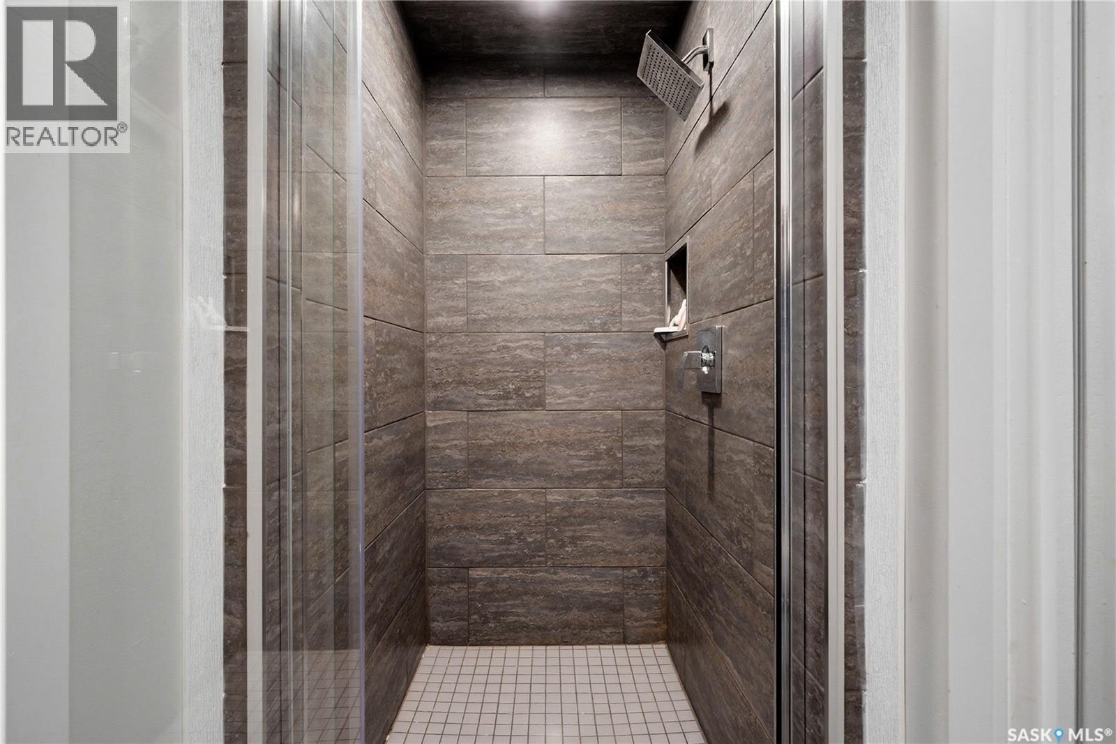 290 Rogers Road, Regina, SK - Indoor Photo Showing Bathroom