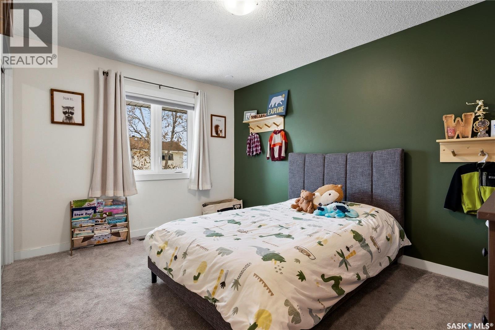 290 Rogers Road, Regina, SK - Indoor Photo Showing Bedroom