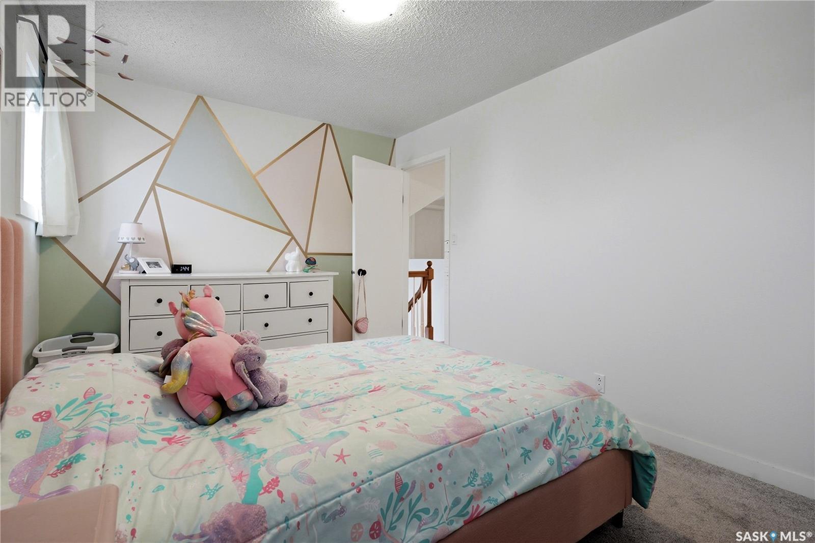 290 Rogers Road, Regina, SK - Indoor Photo Showing Bedroom