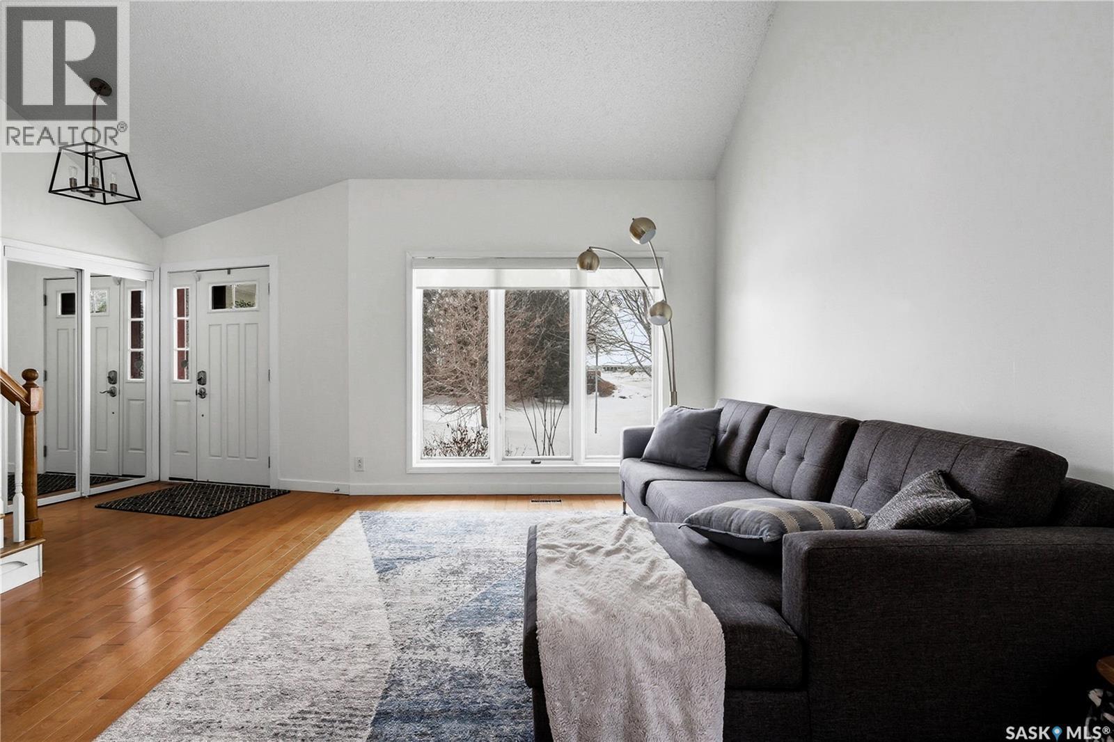 290 Rogers Road, Regina, SK - Indoor Photo Showing Living Room