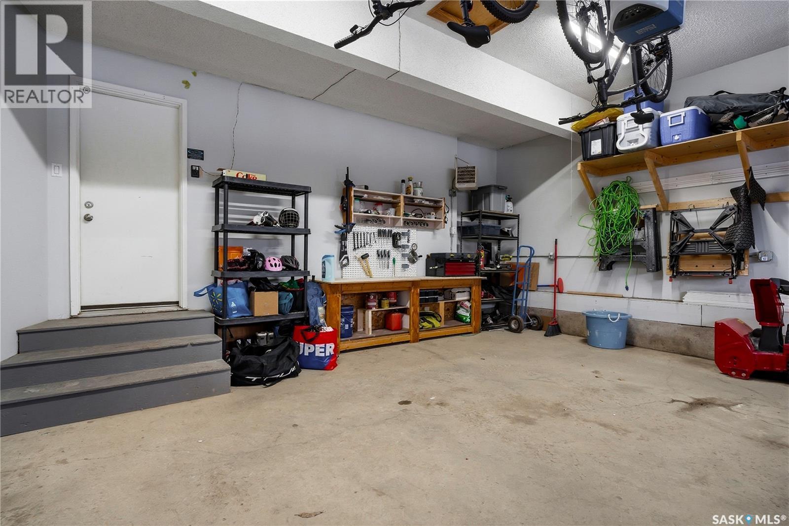 290 Rogers Road, Regina, SK - Indoor Photo Showing Garage