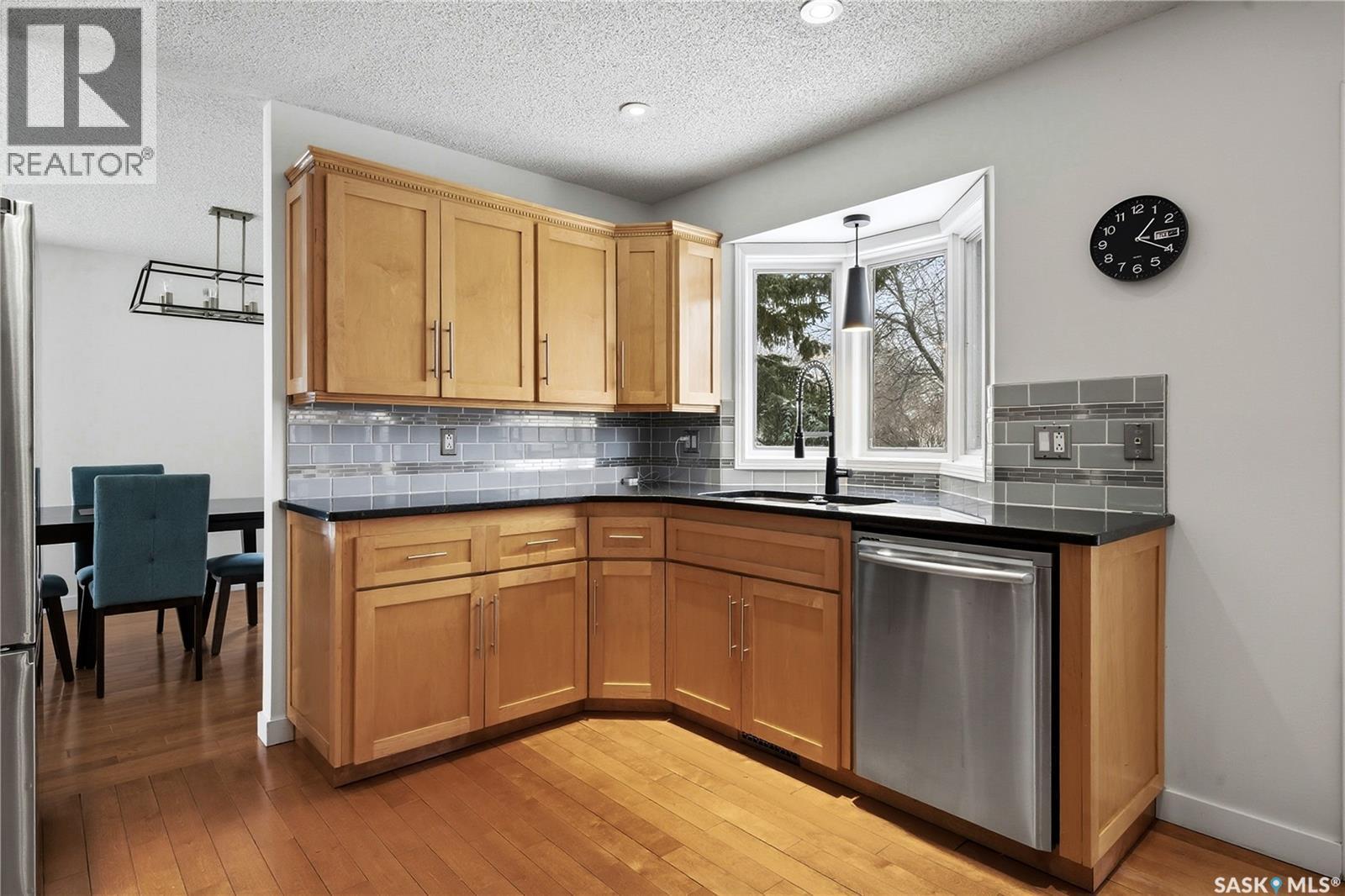 290 Rogers Road, Regina, SK - Indoor Photo Showing Kitchen