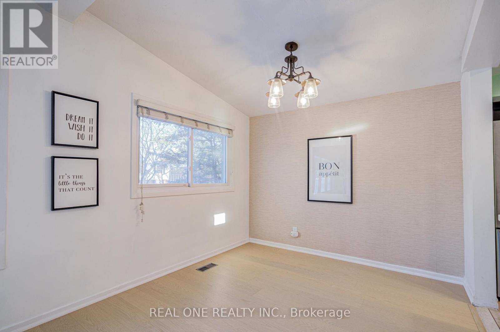 336 Hampton Heath Road, Burlington, ON - Indoor Photo Showing Other Room