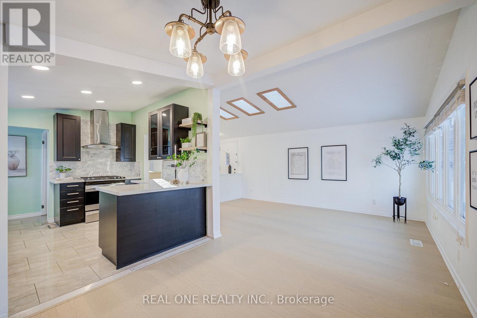 336 Hampton Heath Road, Burlington, ON - Indoor Photo Showing Kitchen