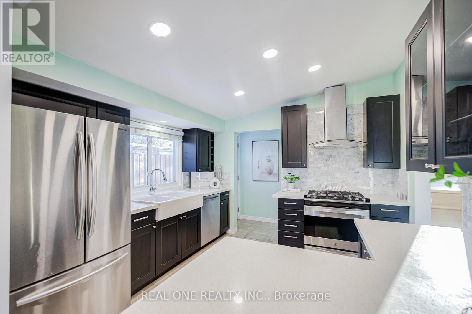 336 Hampton Heath Road, Burlington, ON - Indoor Photo Showing Kitchen With Upgraded Kitchen