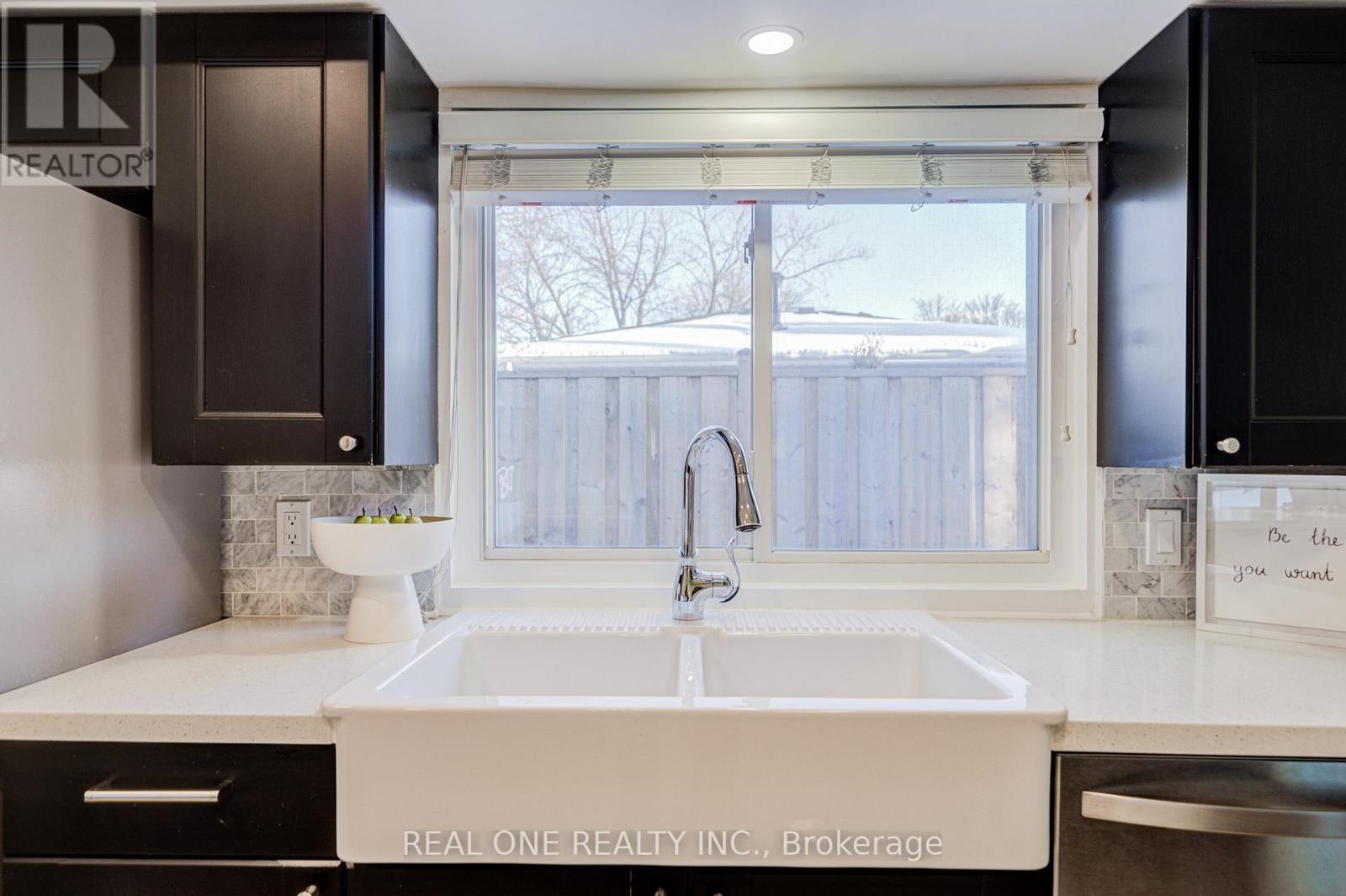 336 Hampton Heath Road, Burlington, ON - Indoor Photo Showing Kitchen With Double Sink