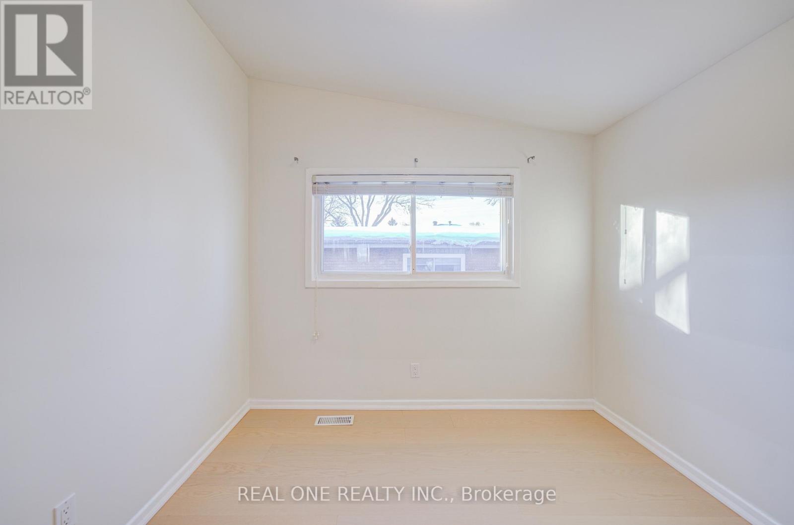 336 Hampton Heath Road, Burlington, ON - Indoor Photo Showing Other Room
