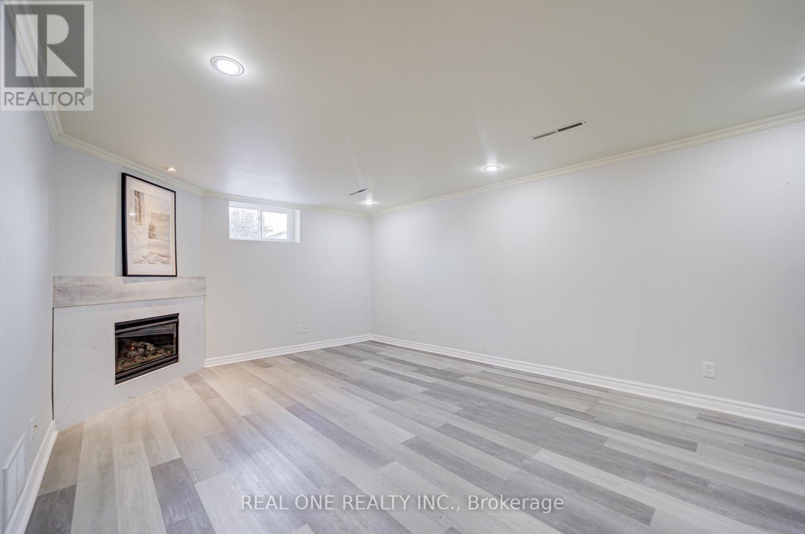 336 Hampton Heath Road, Burlington, ON - Indoor With Fireplace