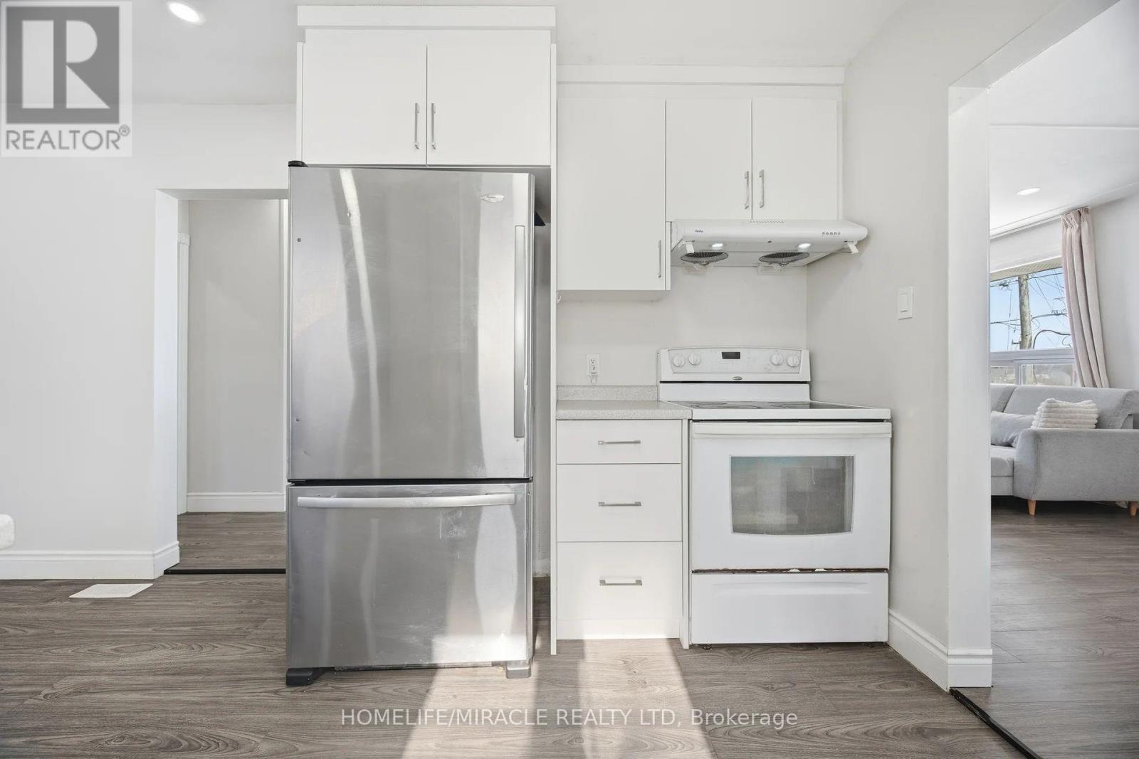 290 Lincoln Road, Waterloo, ON - Indoor Photo Showing Kitchen
