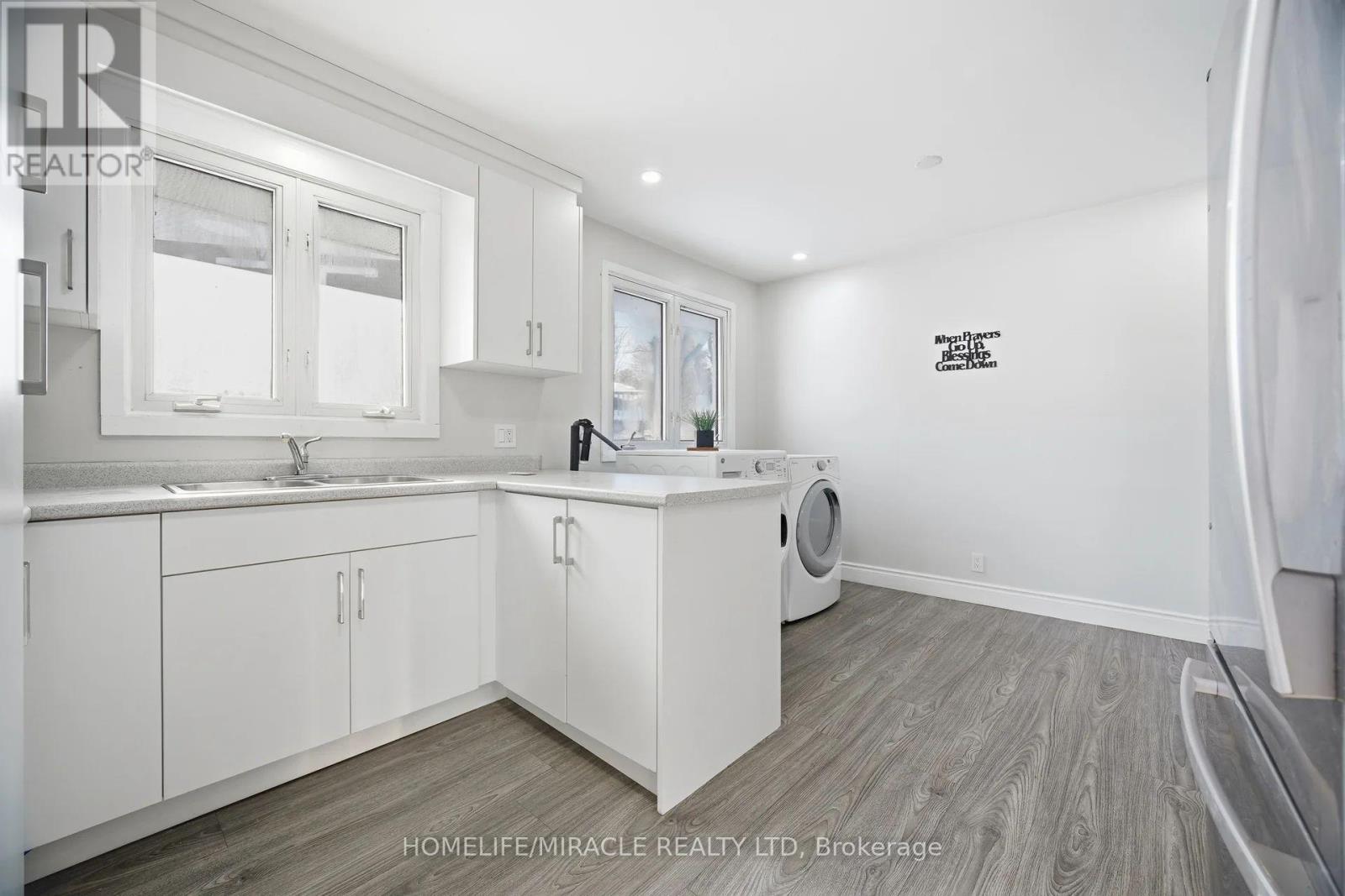 290 Lincoln Road, Waterloo, ON - Indoor Photo Showing Laundry Room
