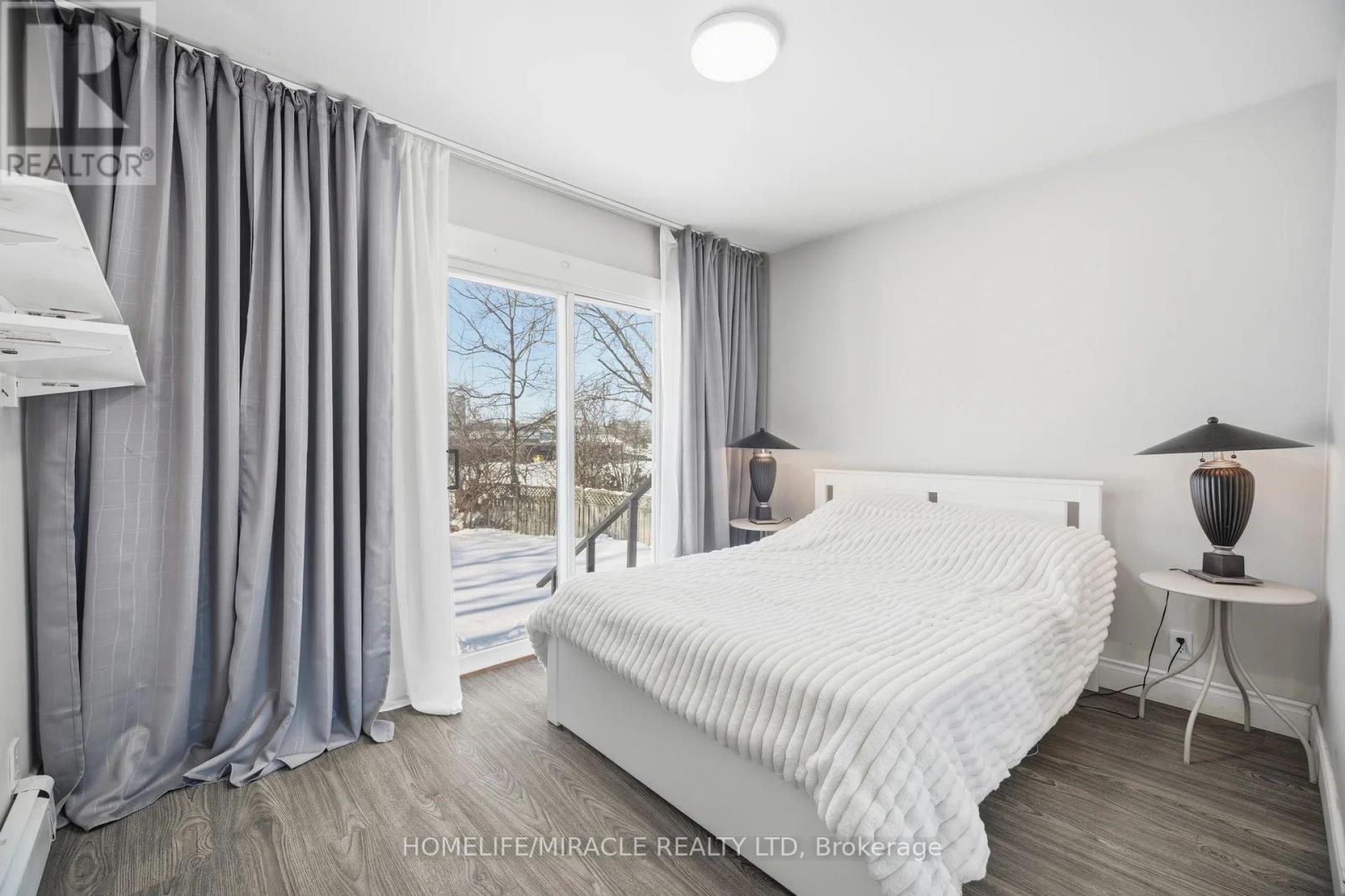 290 Lincoln Road, Waterloo, ON - Indoor Photo Showing Bedroom