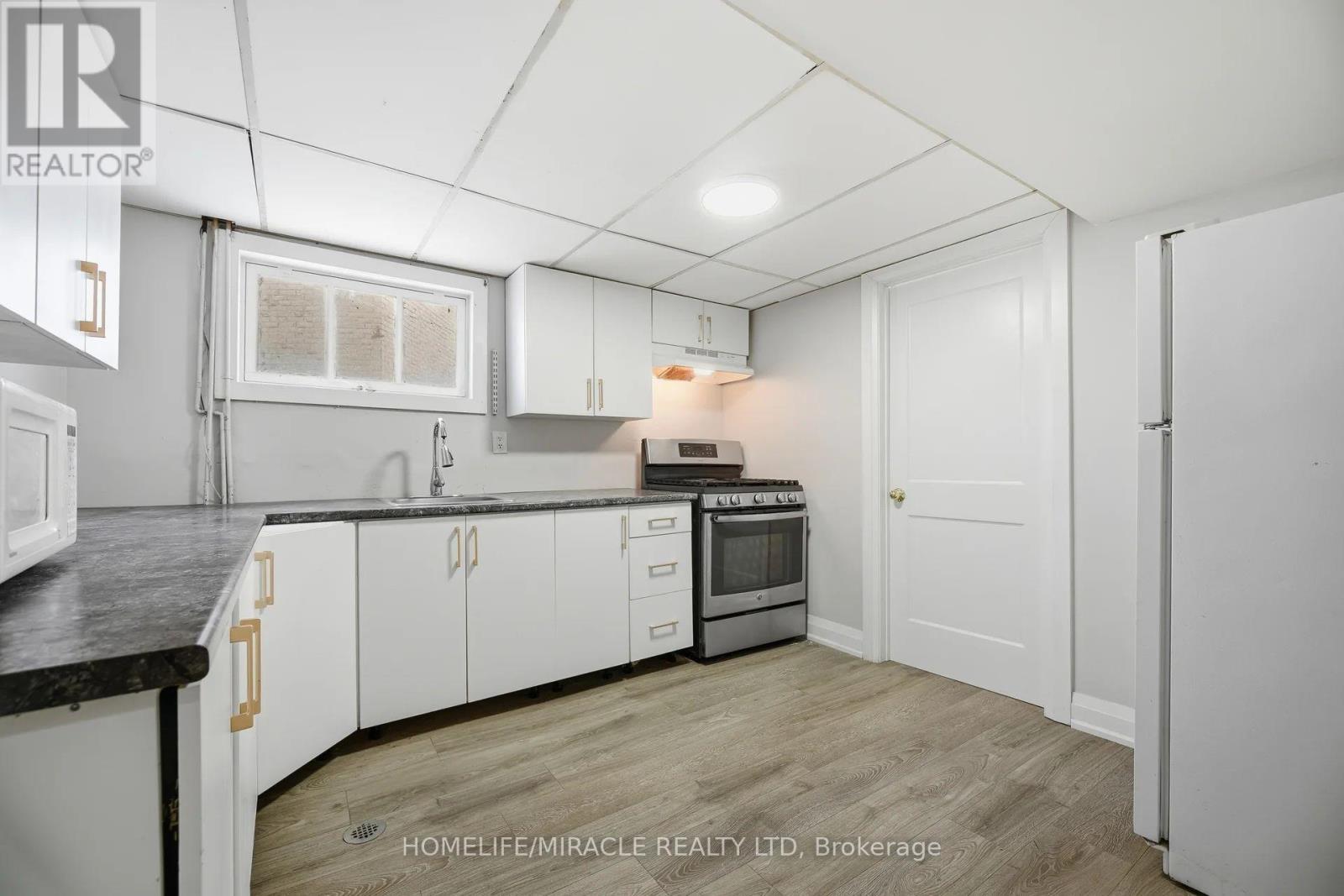 290 Lincoln Road, Waterloo, ON - Indoor Photo Showing Kitchen