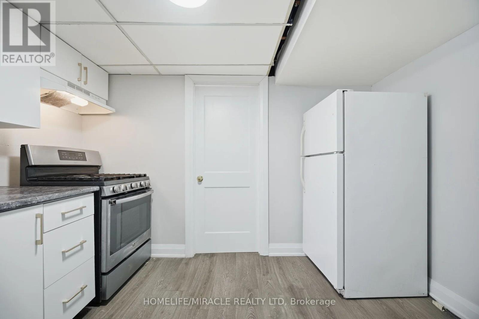290 Lincoln Road, Waterloo, ON - Indoor Photo Showing Kitchen