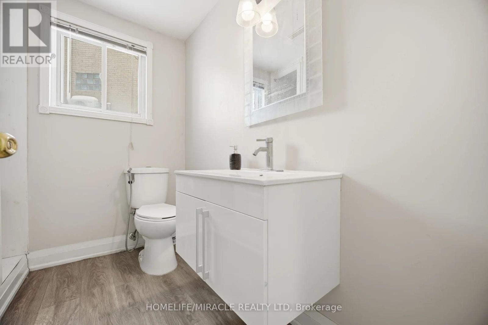 290 Lincoln Road, Waterloo, ON - Indoor Photo Showing Bathroom