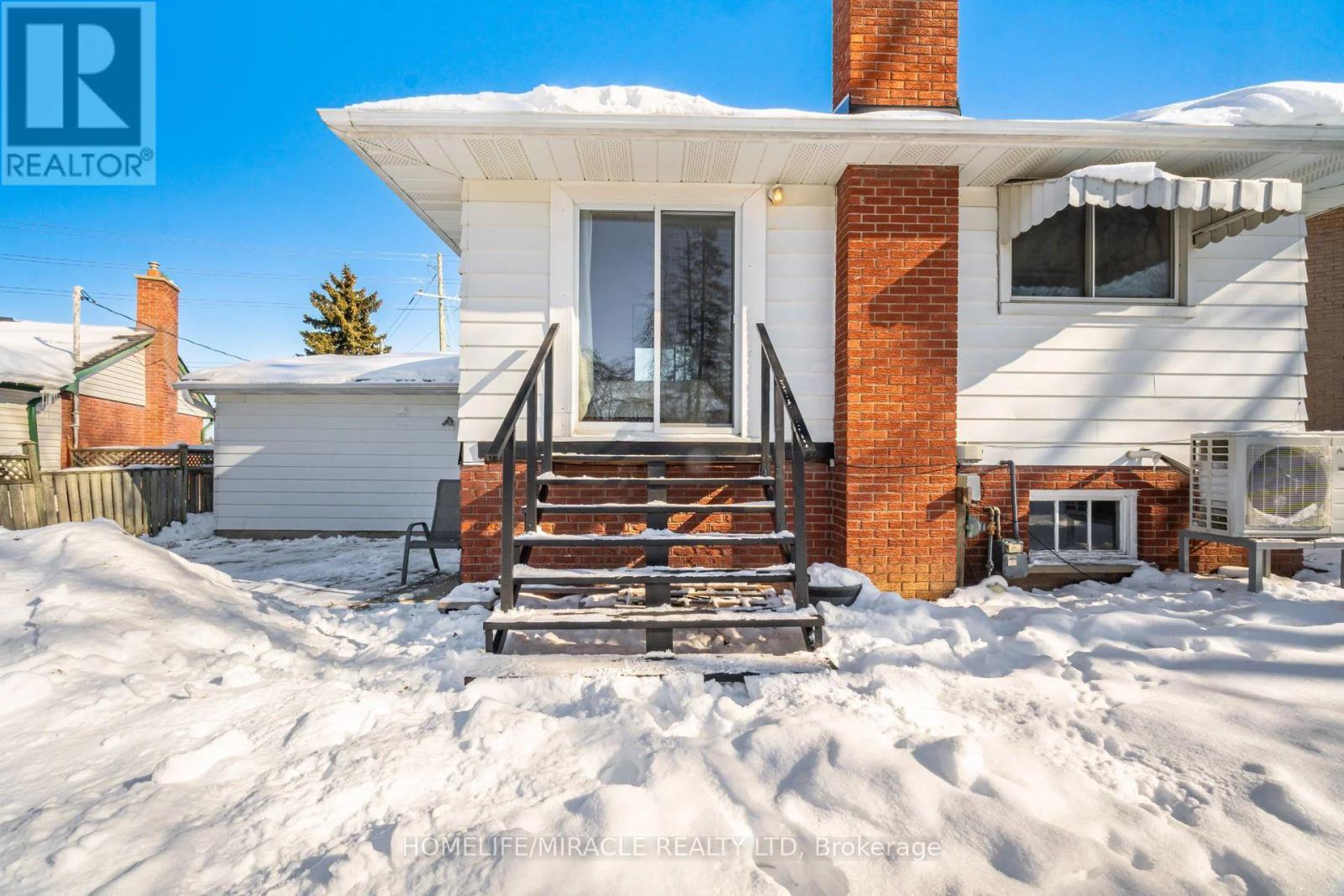 290 Lincoln Road, Waterloo, ON - Outdoor