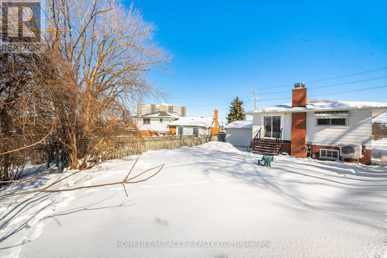 290 Lincoln Road, Waterloo, ON - Outdoor