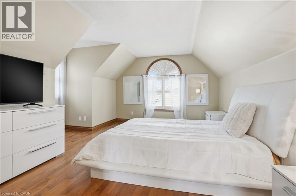 9 Lamb Court, Caledonia, ON - Indoor Photo Showing Bedroom