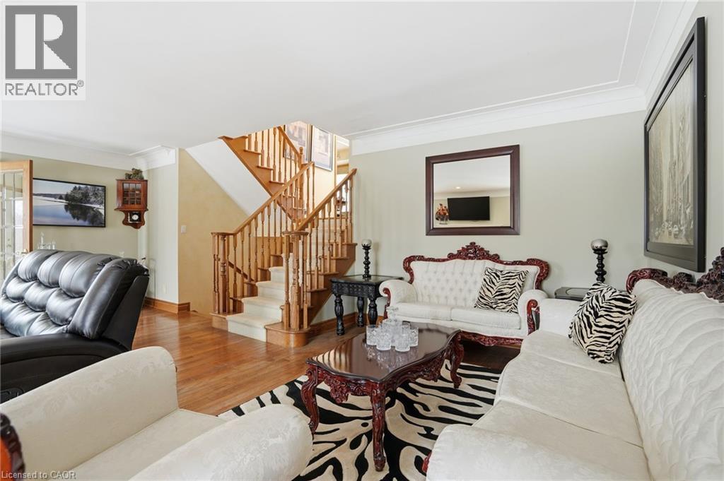 9 Lamb Court, Caledonia, ON - Indoor Photo Showing Living Room