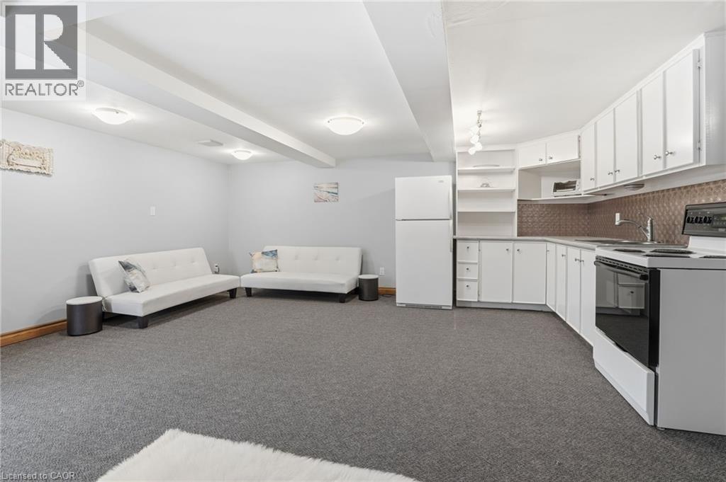 9 Lamb Court, Caledonia, ON - Indoor Photo Showing Kitchen