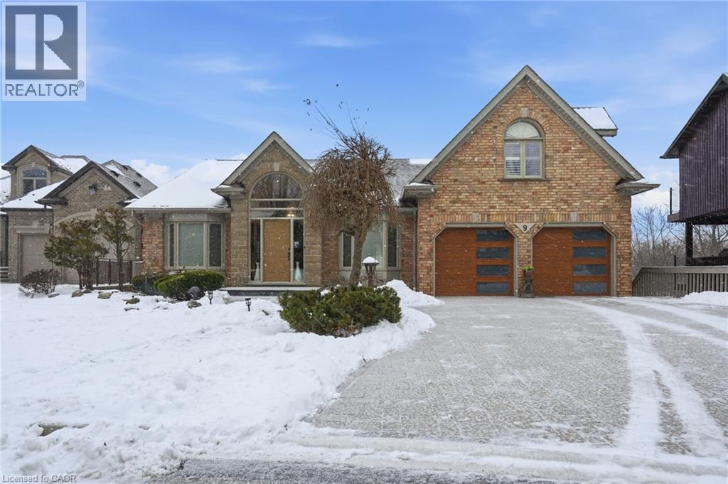 9 Lamb Court, Caledonia, ON - Outdoor With Facade