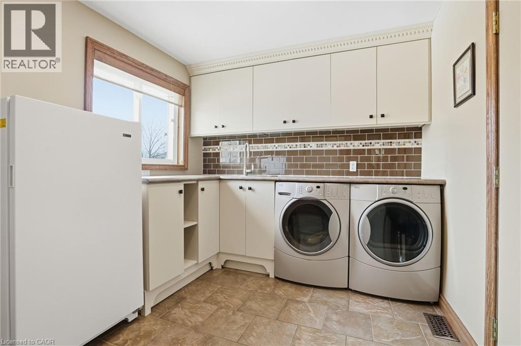9 Lamb Court, Caledonia, ON - Indoor Photo Showing Laundry Room