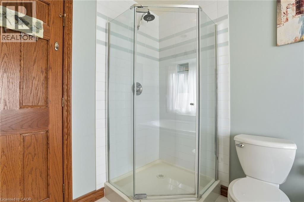 9 Lamb Court, Caledonia, ON - Indoor Photo Showing Bathroom