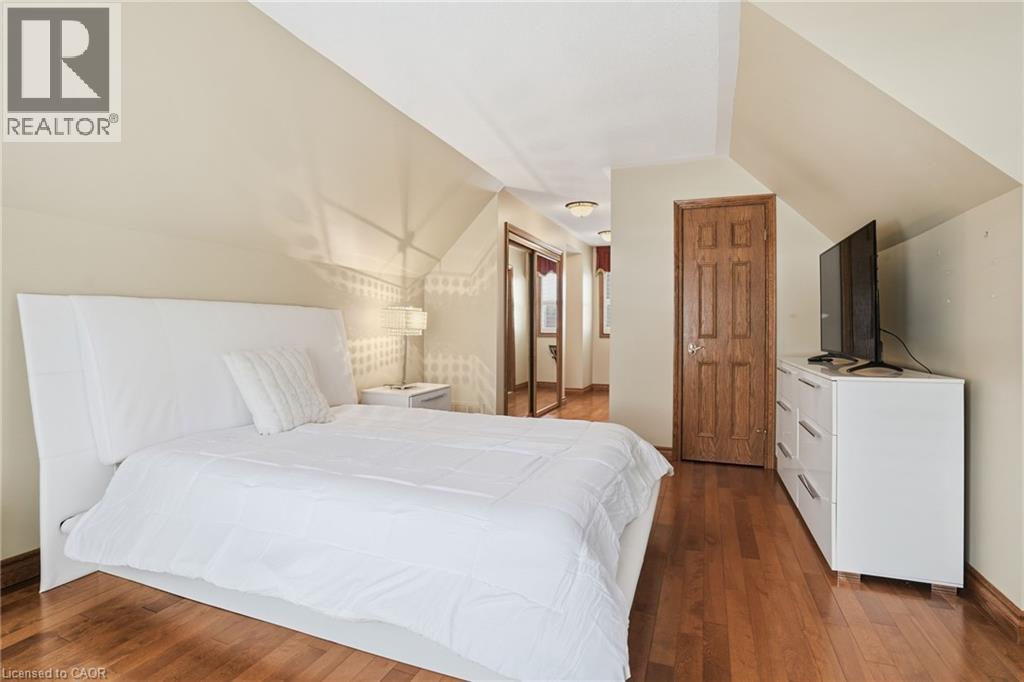 9 Lamb Court, Caledonia, ON - Indoor Photo Showing Bedroom