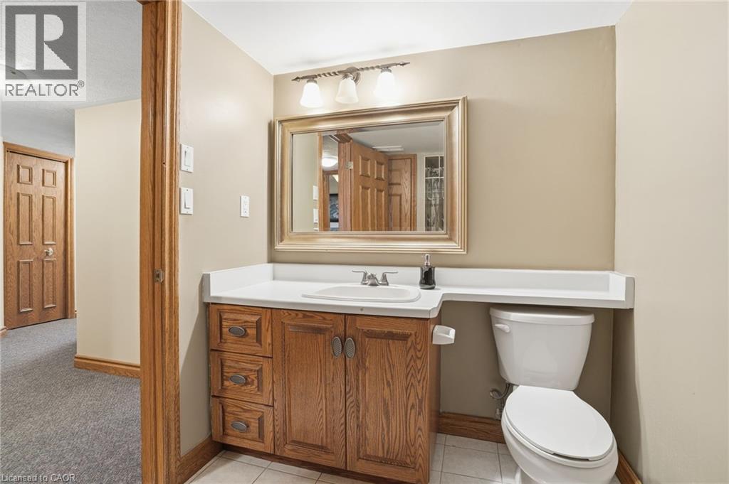 9 Lamb Court, Caledonia, ON - Indoor Photo Showing Bathroom