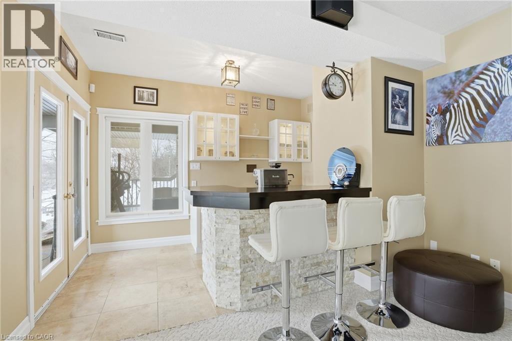 9 Lamb Court, Caledonia, ON - Indoor Photo Showing Dining Room