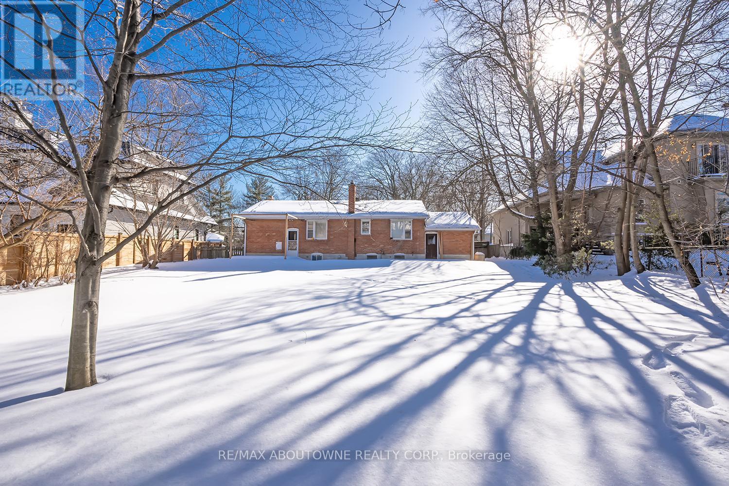 2067 Devon Road, Oakville, ON - Outdoor