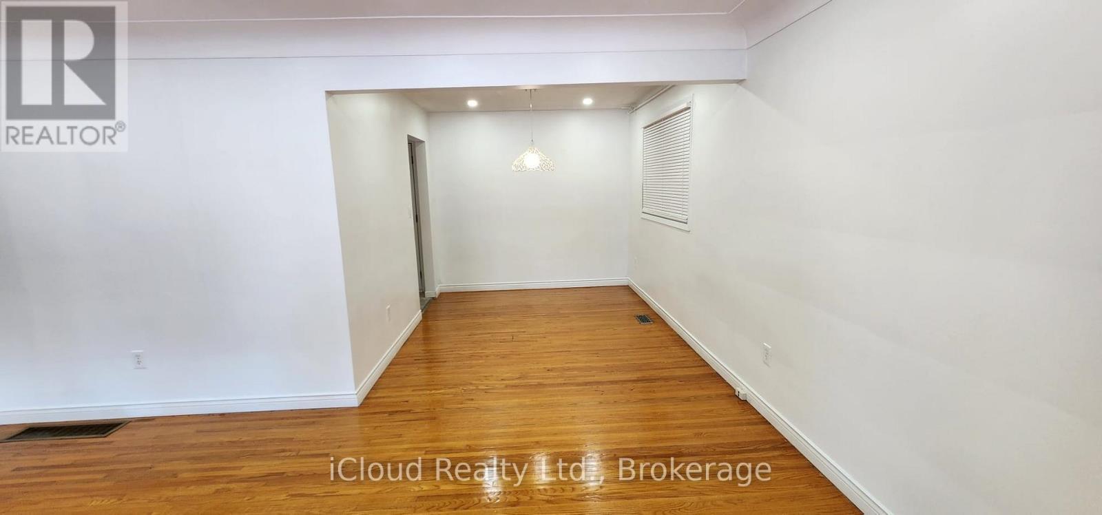 131 Victor Boulevard, Hamilton, ON - Indoor Photo Showing Other Room